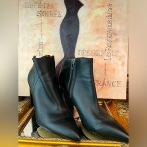 EUC Marc Fisher Black Leather Mlunno Ankle Boots Size 8 1/2 M